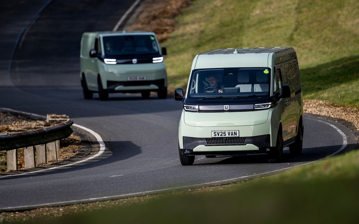 Dos Farizon Super VAN en ruta
