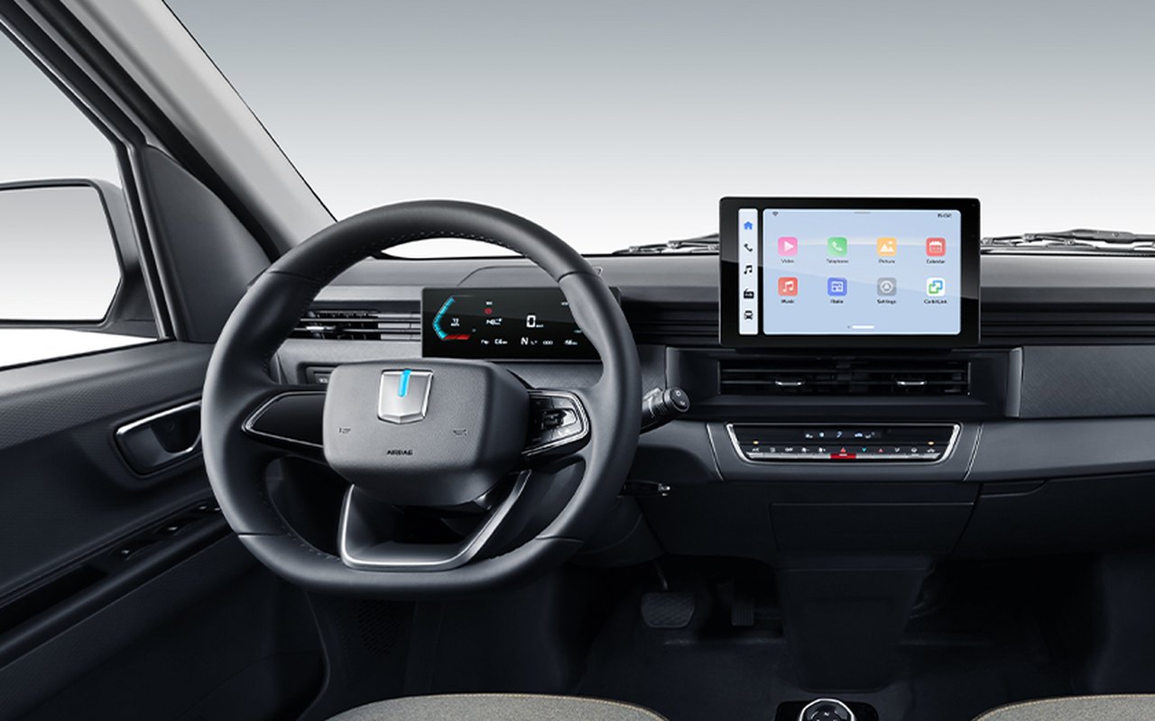 Cabina del Farizon V6E con pantalla táctil